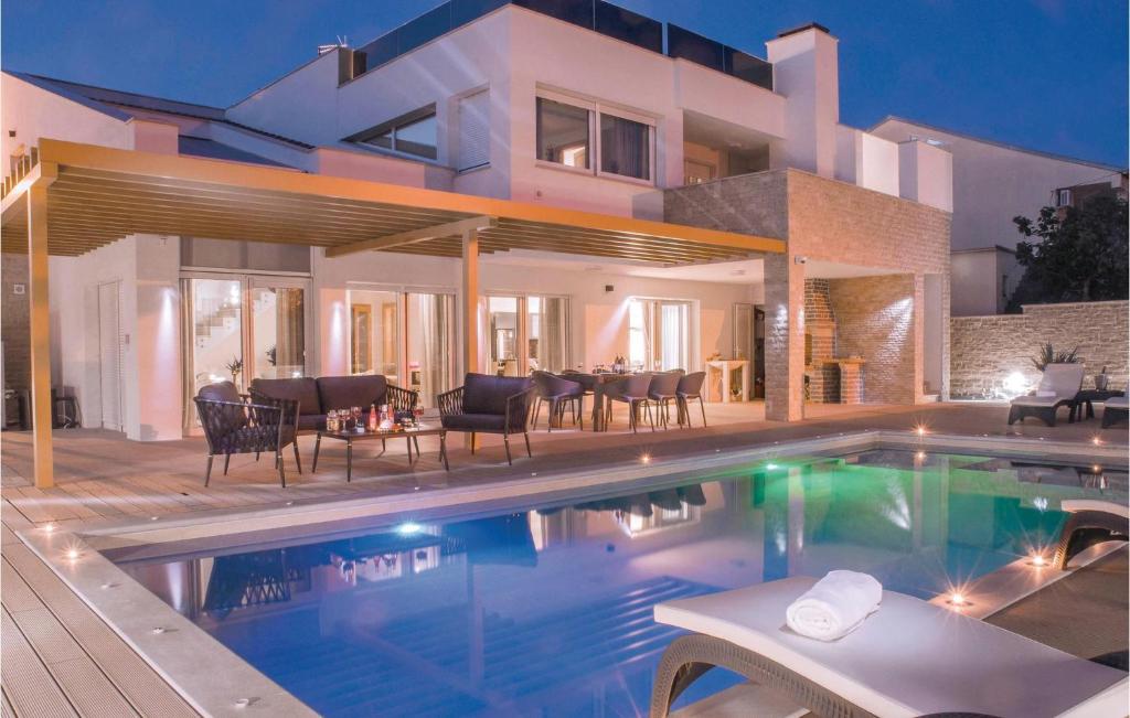 Foto dalla galleria di Amazing Home In Pirovac With Jacuzzi a Pirovac (Slosella)