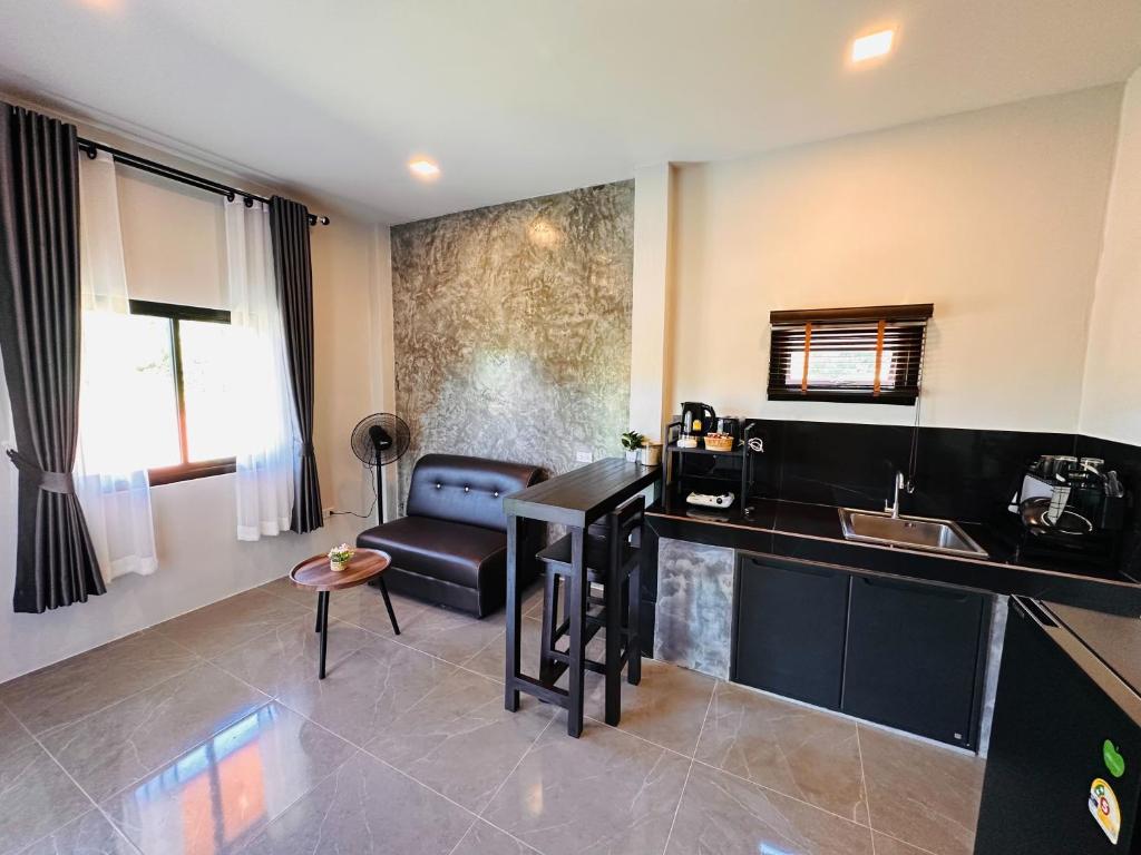 Lanta Queen Resort - 13