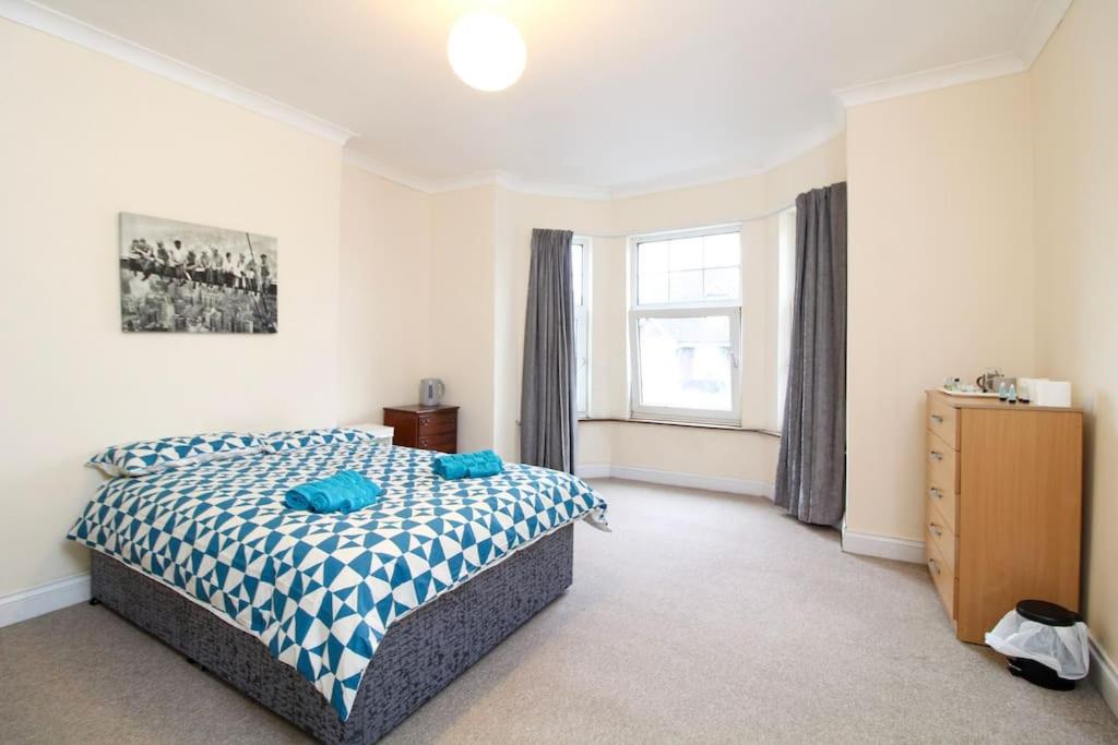 Ένα ή περισσότερα κρεβάτια σε δωμάτιο στο Darwin road guest house room 2
