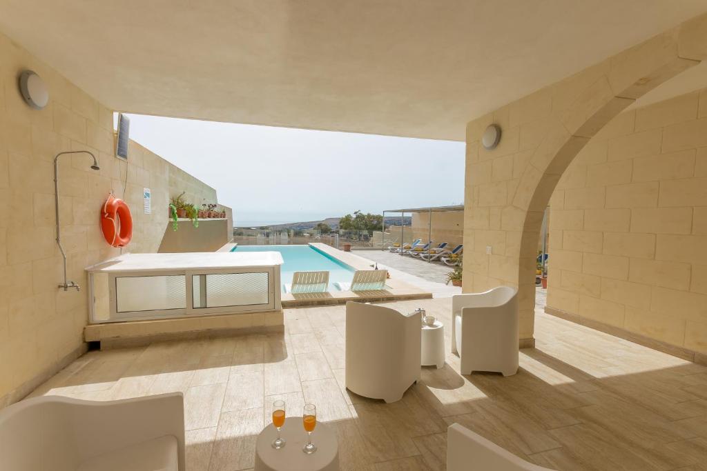 Bazén v ubytování Ta'Battista B&B - Gozo nebo v jeho okolí