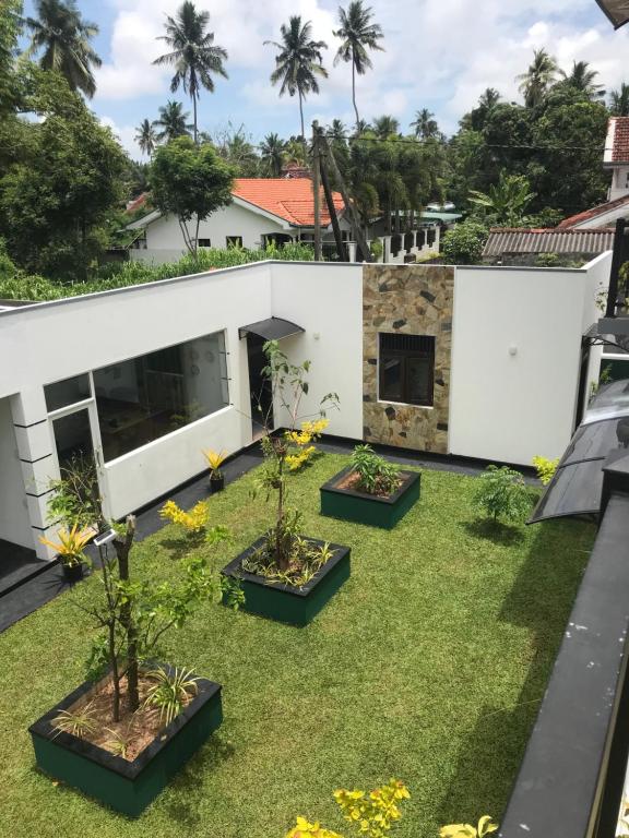 Sri White Villa Airport Boutique Hotel - 12