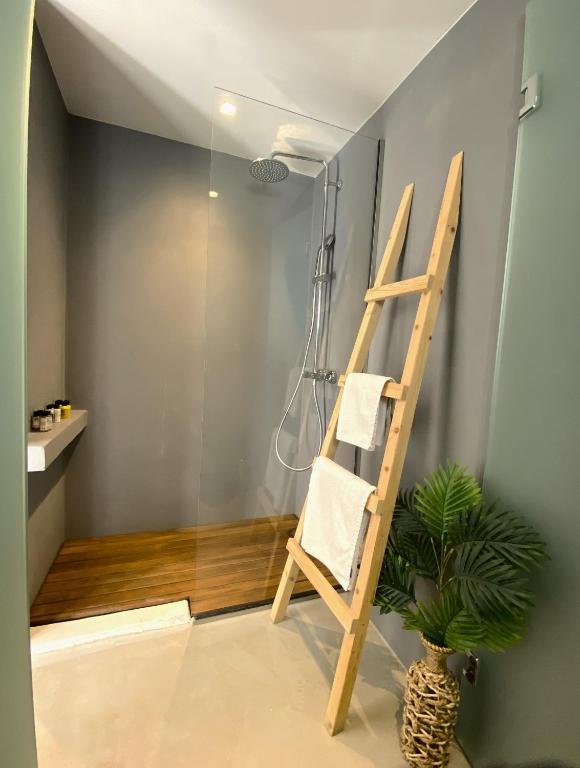 Helios Beach Hotel & Bungalows - Habitación Triple Superior Con Piscina Compartida