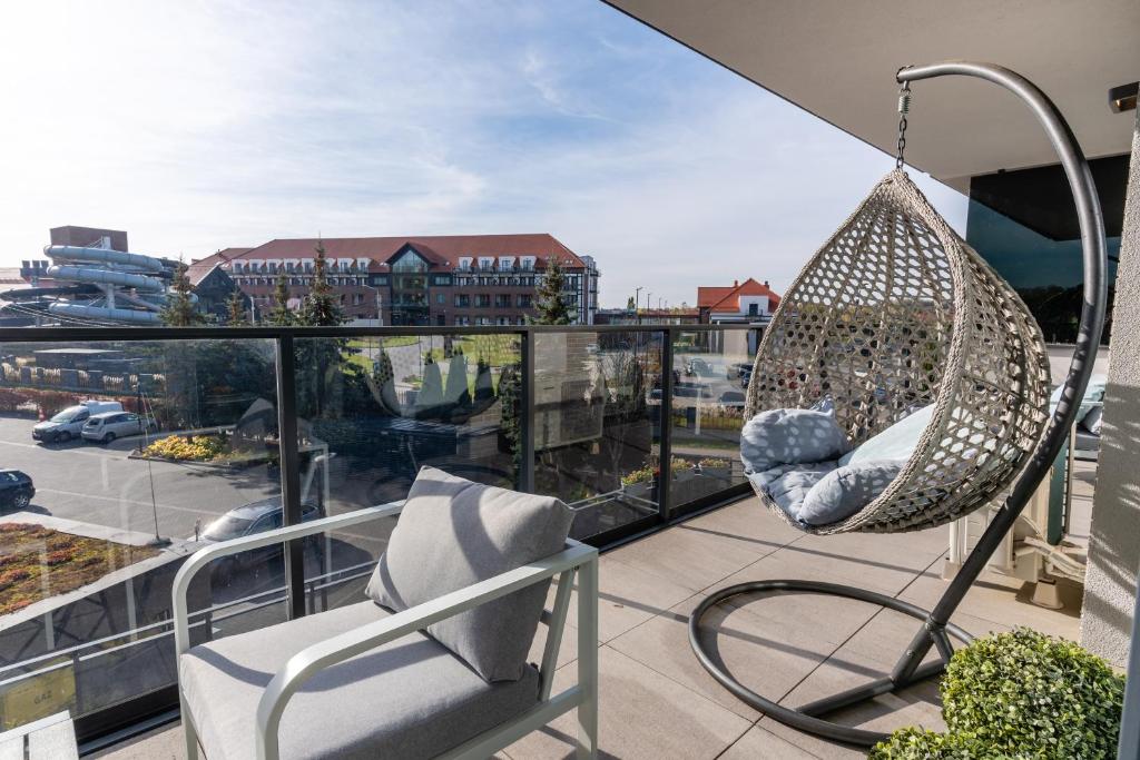 Posedenie v ubytovaní Lake Apart Ostróda - widok, przy plaży, aquapark, parking podziemny, winda, Netflix