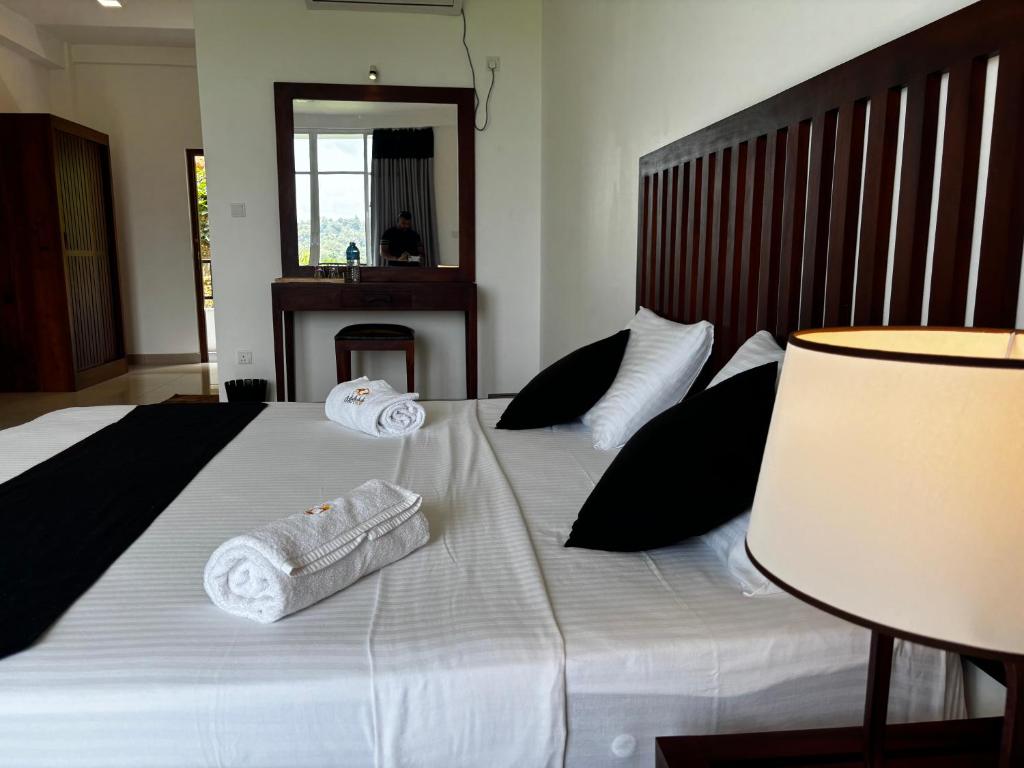 Postel nebo postele na pokoji v ubytování Kandy Hub Guest House