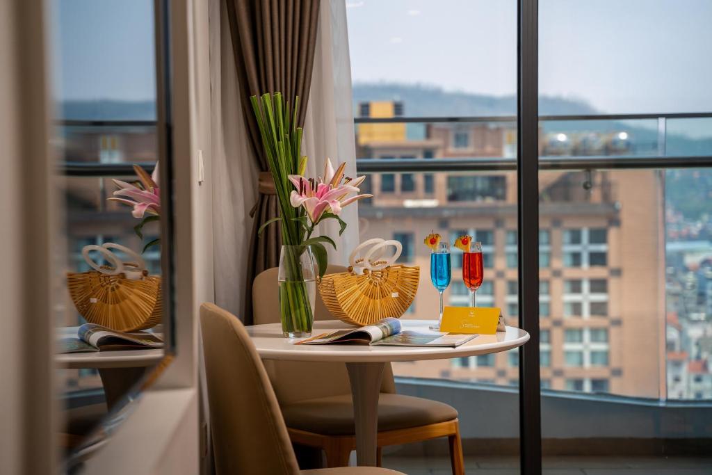 DeLaSea Ha Long Hotel - Modern Bayview Escape - 3