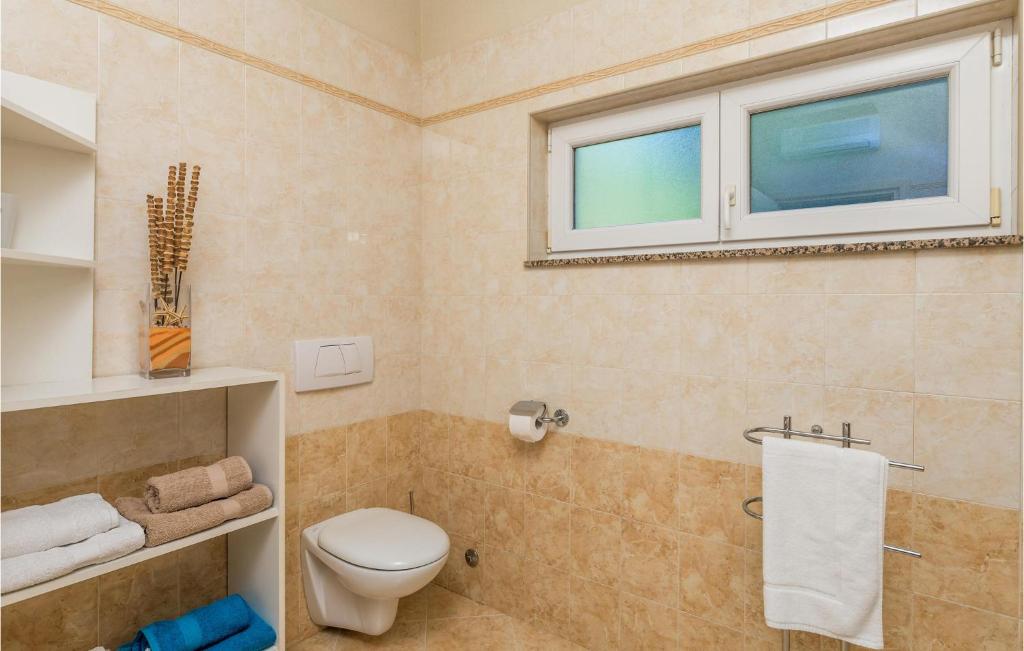 Kúpeľňa v ubytovaní Beautiful Apartment In Rijeka With Wifi