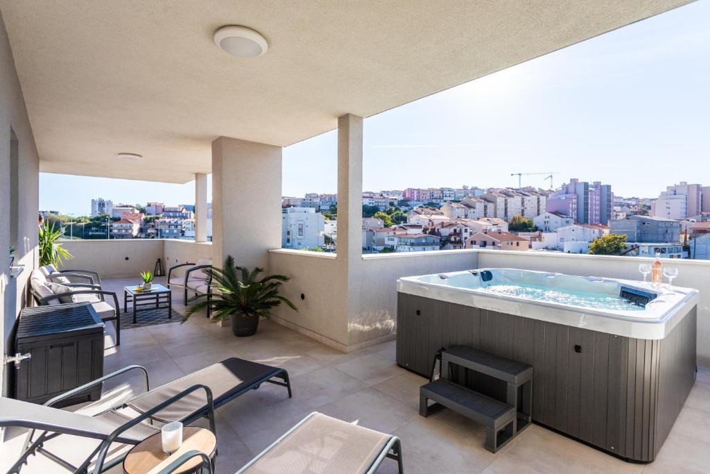 Fotografia z galérie ubytovania Luxury modern penthouse w jacuzzi & huge terrace v Splite
