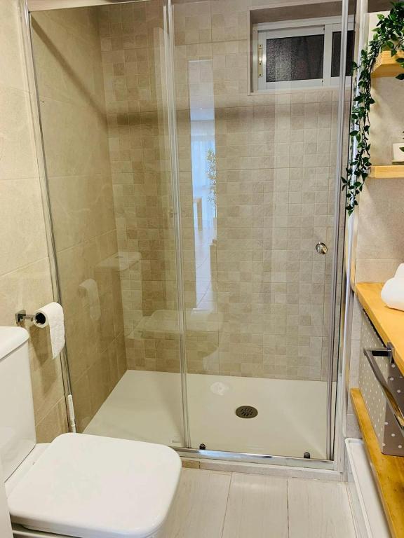 Zdjęcie z galerii obiektu Bonito Apartamento 2hab. 2 baños w mieście Benalmádena