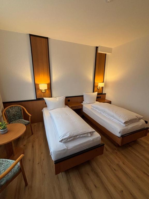Postel nebo postele na pokoji v ubytování E&D Hotel Rodgau