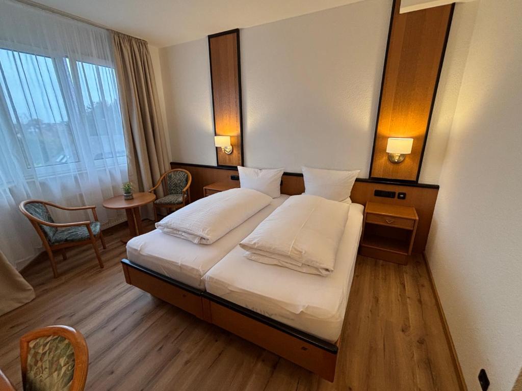Postel nebo postele na pokoji v ubytování E&D Hotel Rodgau