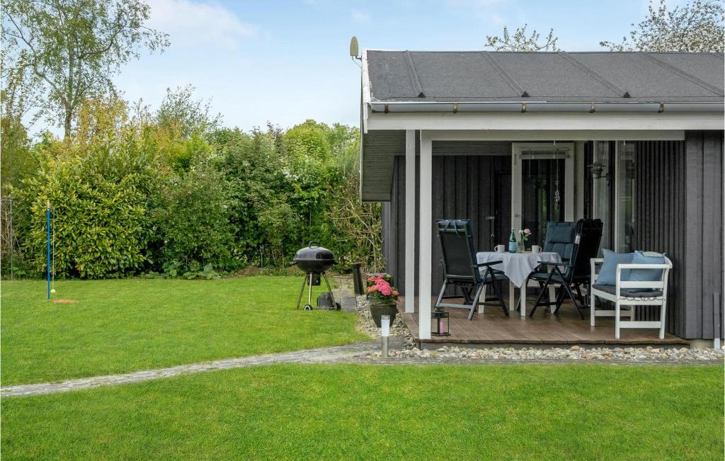 A garden outside 3 Bedroom Stunning Home In Odder