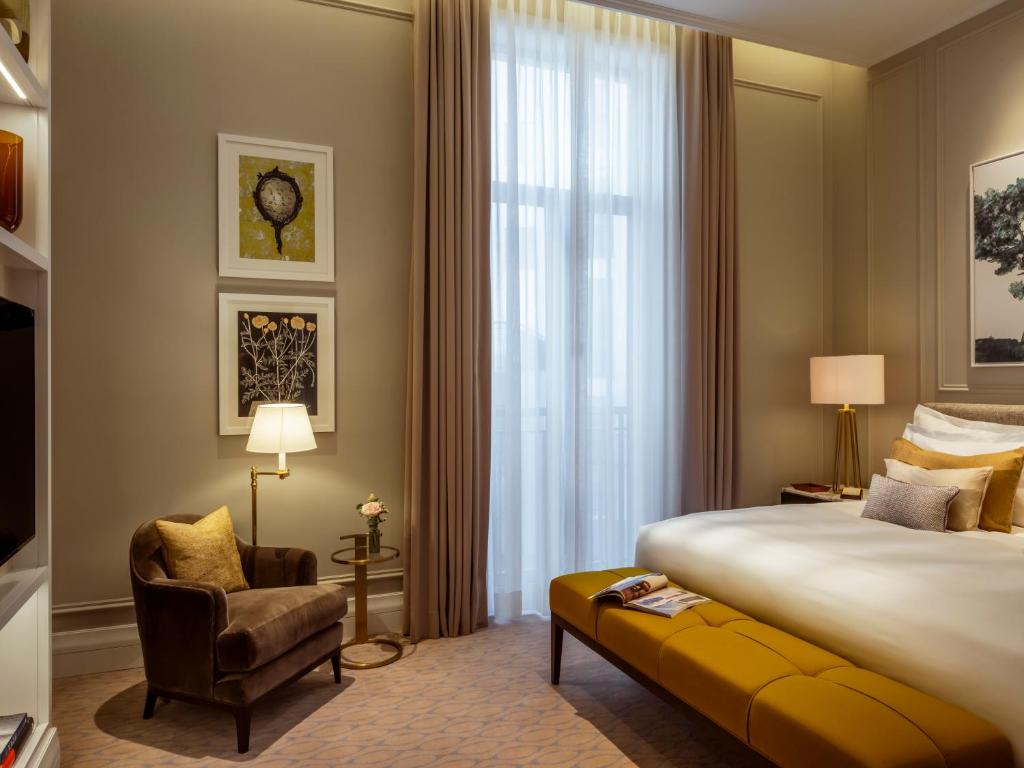 Postel nebo postele na pokoji v ubytování Corinthia Grand Hotel Astoria Brussels