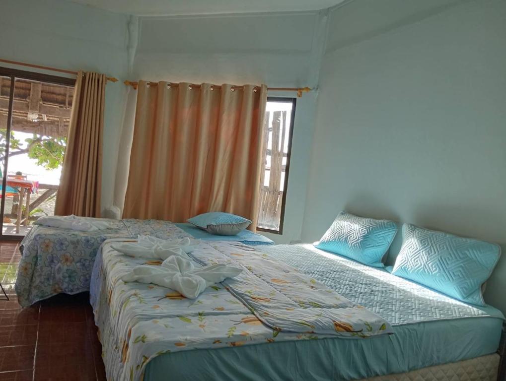 Postel nebo postele na pokoji v ubytování YAKAH BUNGALOWS By WILAI