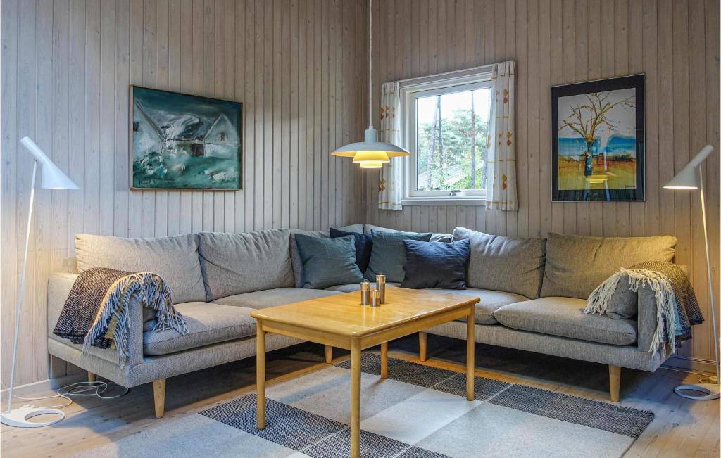 Posezení v ubytování 3 Bedroom Beautiful Home In Nexø