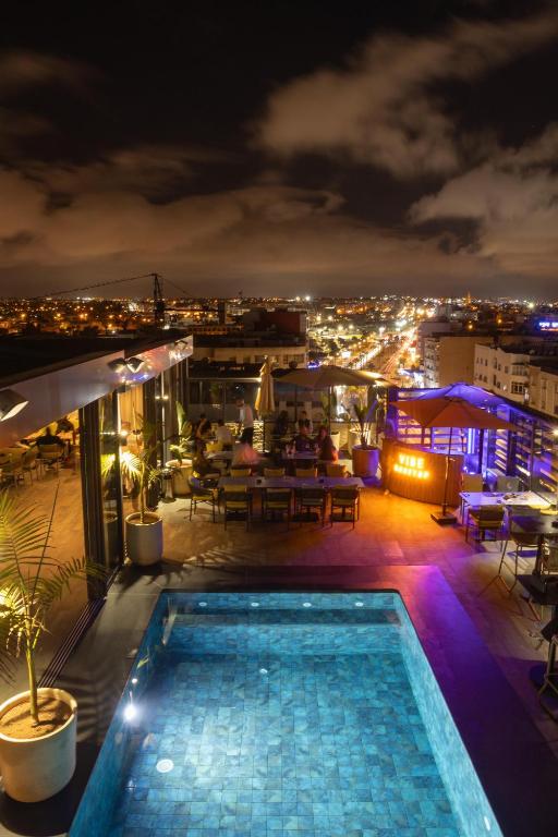 Courtyard by Marriott Casablanca Downtownの敷地内または近くにあるプール