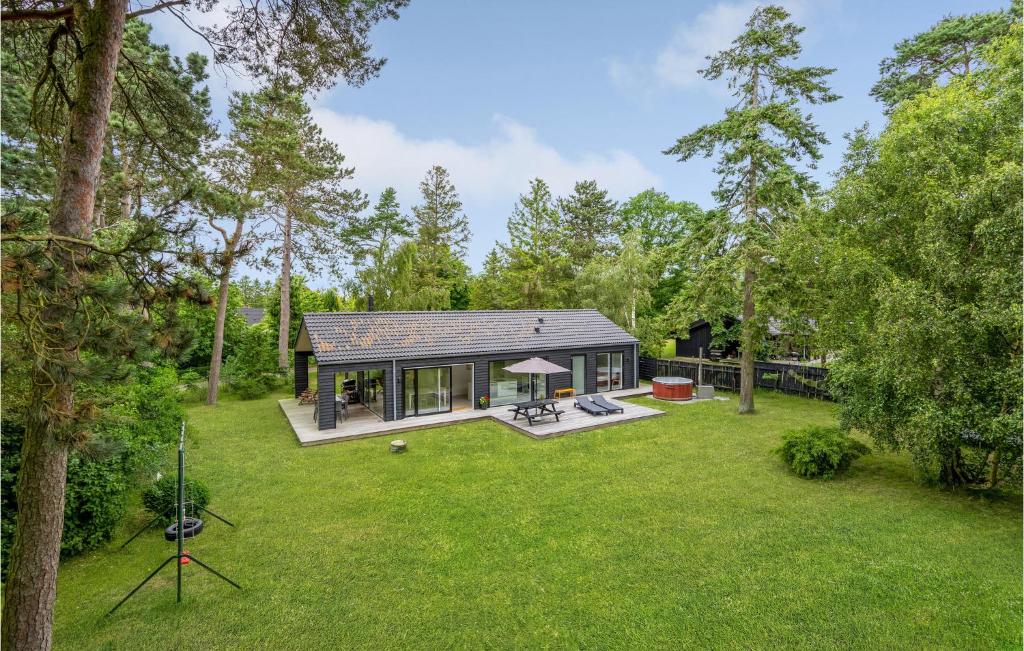 Κήπος έξω από το Cozy Home In Idestrup With Wifi