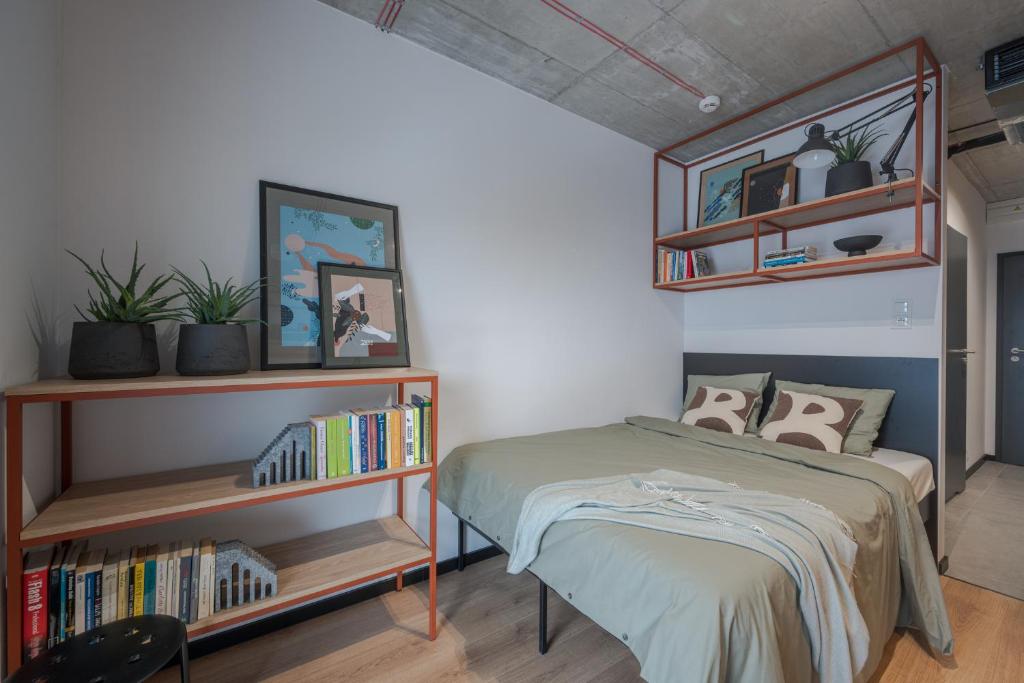 MILESTONE Wroclaw Fabryczna - 1