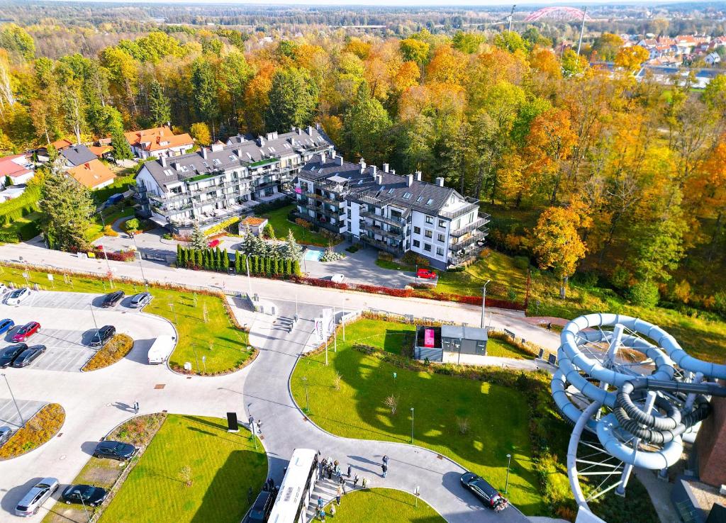 Pohľad z vtáčej perspektívy na ubytovanie Lake Apart Ostróda - widok, przy plaży, aquapark, parking podziemny, winda, Netflix