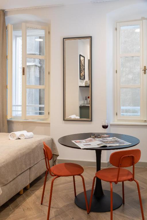 Postel nebo postele na pokoji v ubytování PIAC Luxury Suites