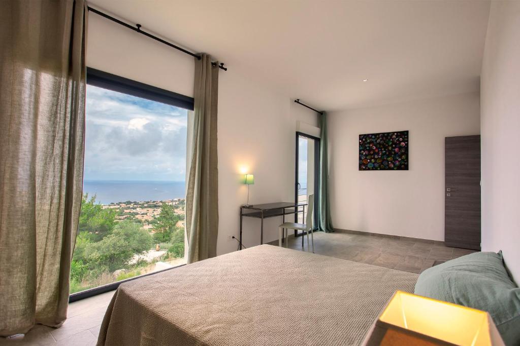 Ένα ή περισσότερα κρεβάτια σε δωμάτιο στο Villa Bellagio avec vue exceptionnelle