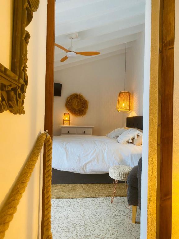 Postel nebo postele na pokoji v ubytování Castillo Suite 15 Comares
