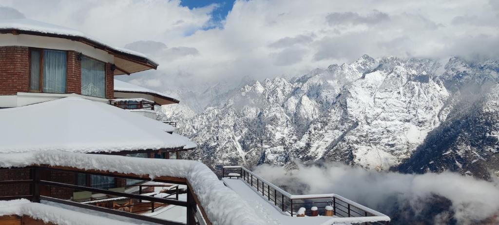 Casa Himalaya, Auli - King Room With Mountain View