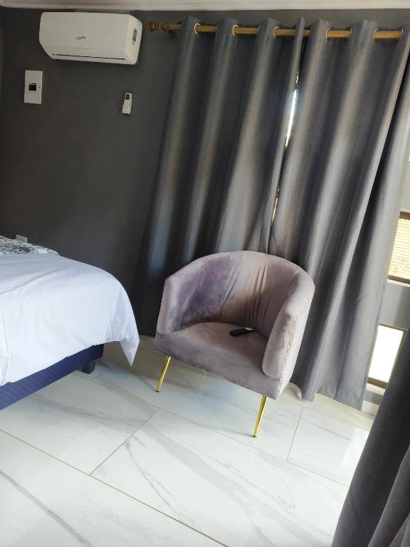 Postel nebo postele na pokoji v ubytování Kwena Guesthouse