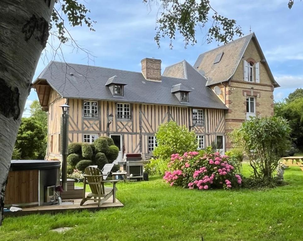 a large house with a gambrel roof at Gîtes et Spa en Normandie in Sainte-Marguerite-de-Viette