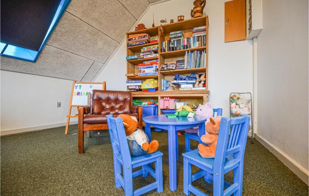 Knihovna v apartmánu