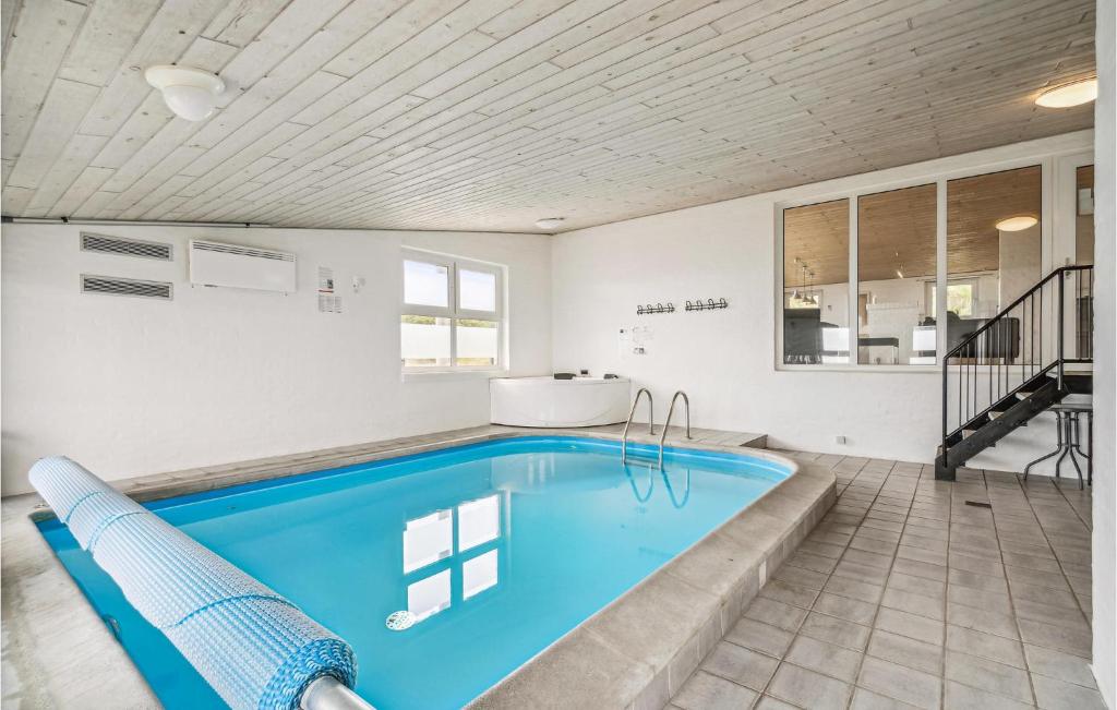 Bazén v ubytování Holiday Home Søholmvej Hvide Sande Denm nebo v jeho okolí