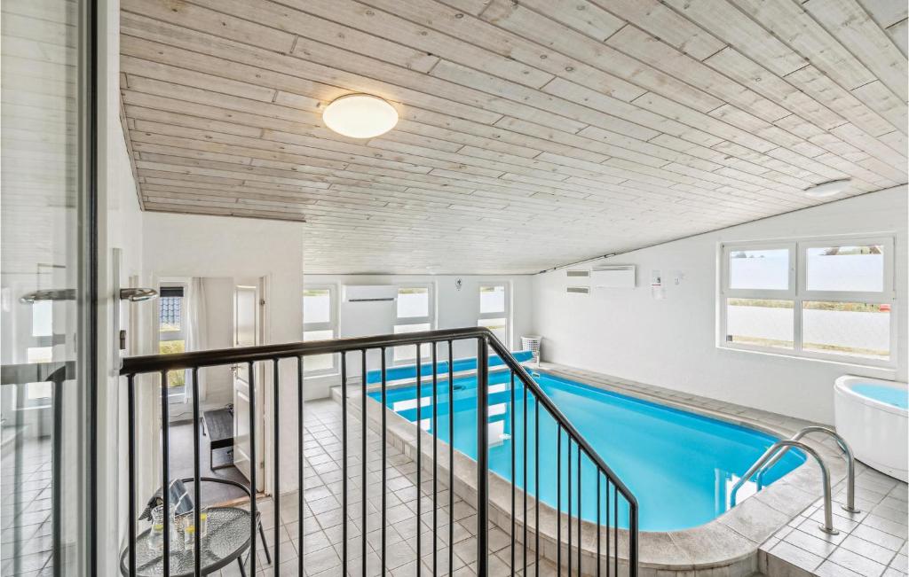Bazén v ubytování Holiday Home Søholmvej Hvide Sande Denm nebo v jeho okolí