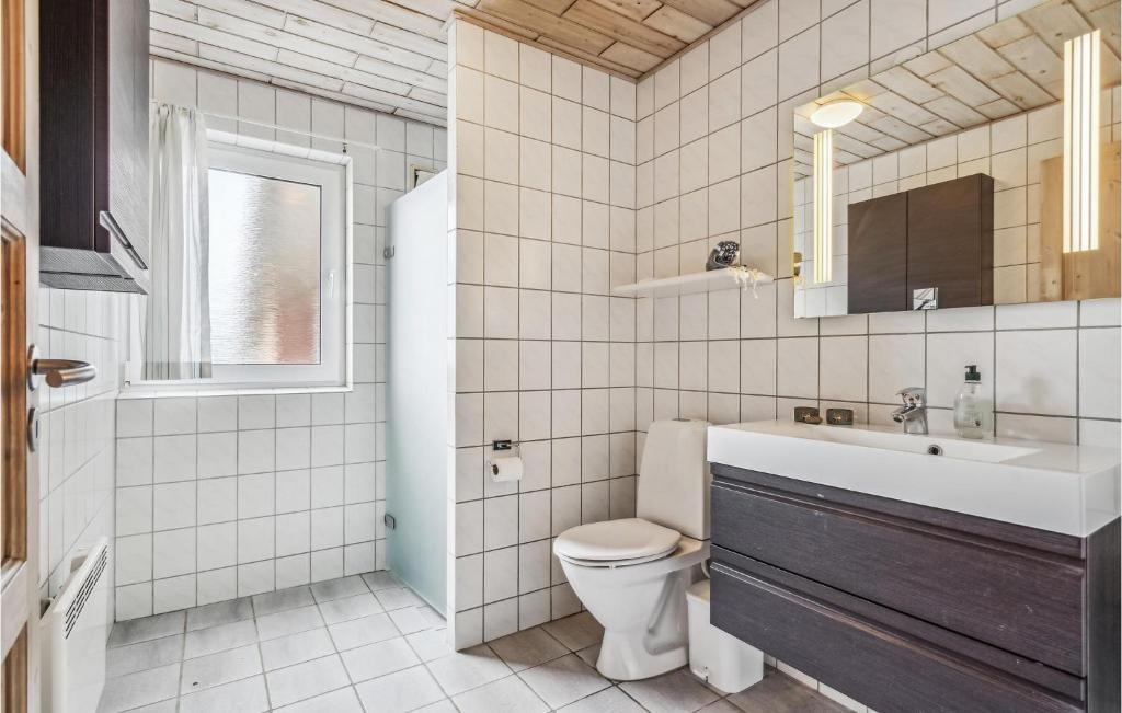 Koupelna v ubytování Holiday Home Søholmvej Hvide Sande Denm