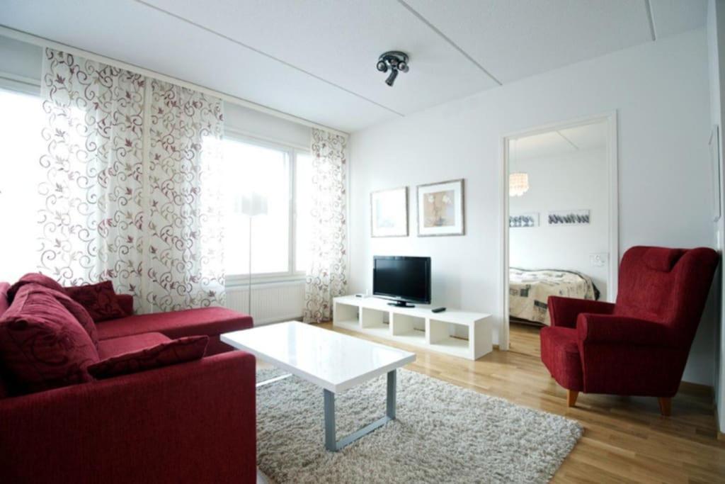 Un televizor și/sau centru de divertisment la Downtown home with sauna - Kotimaailma
