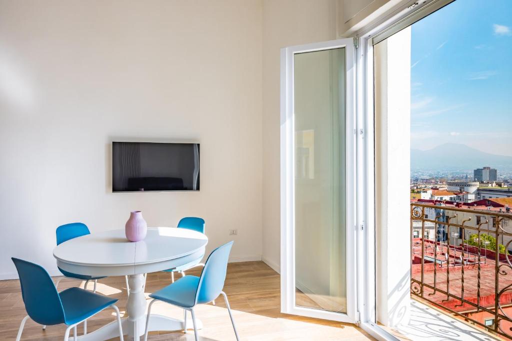 Sunny Panoramic Apartment by Napoliapartments