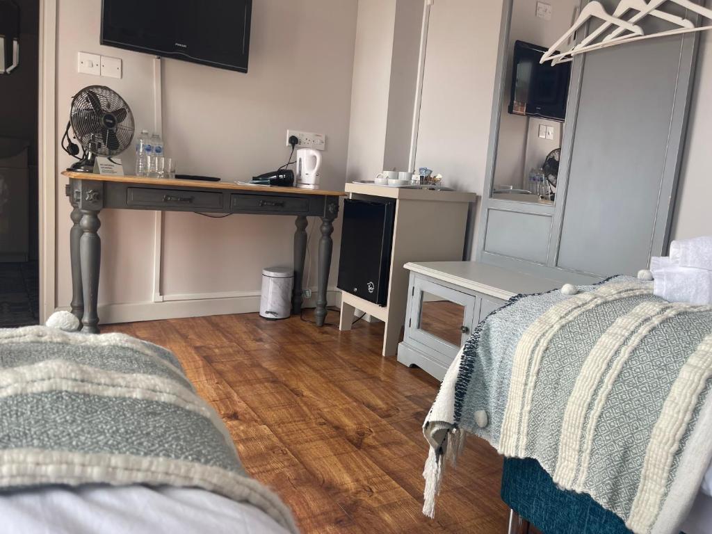 Кровать или кровати в номере The Courtyard Rooms