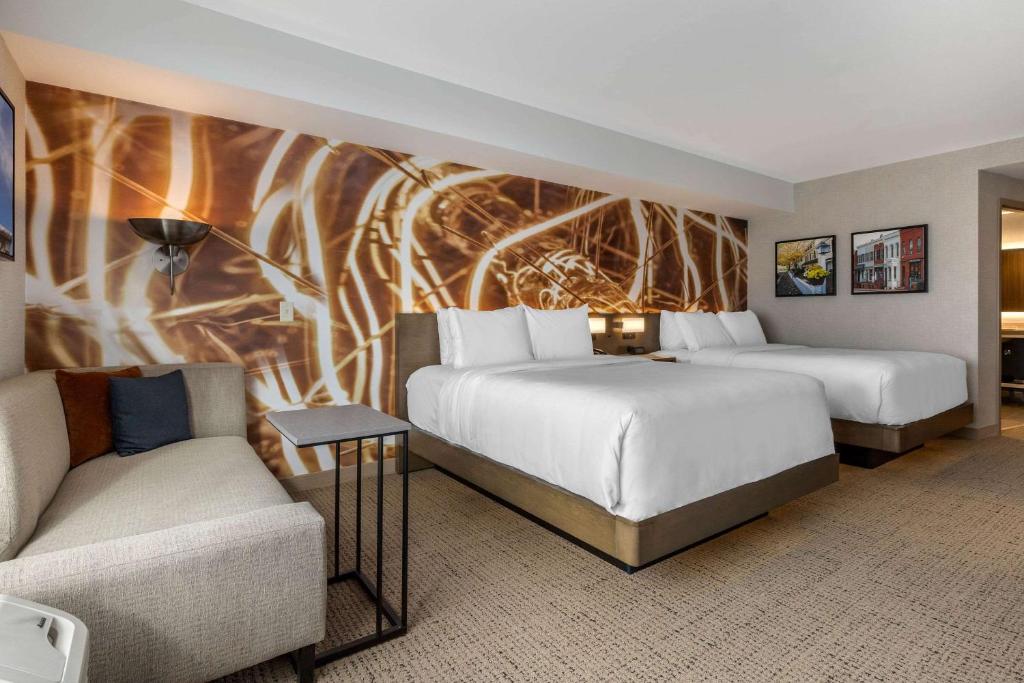 Cambria Hotel West Orange - Queen Room Met 2 Queensize Bedden