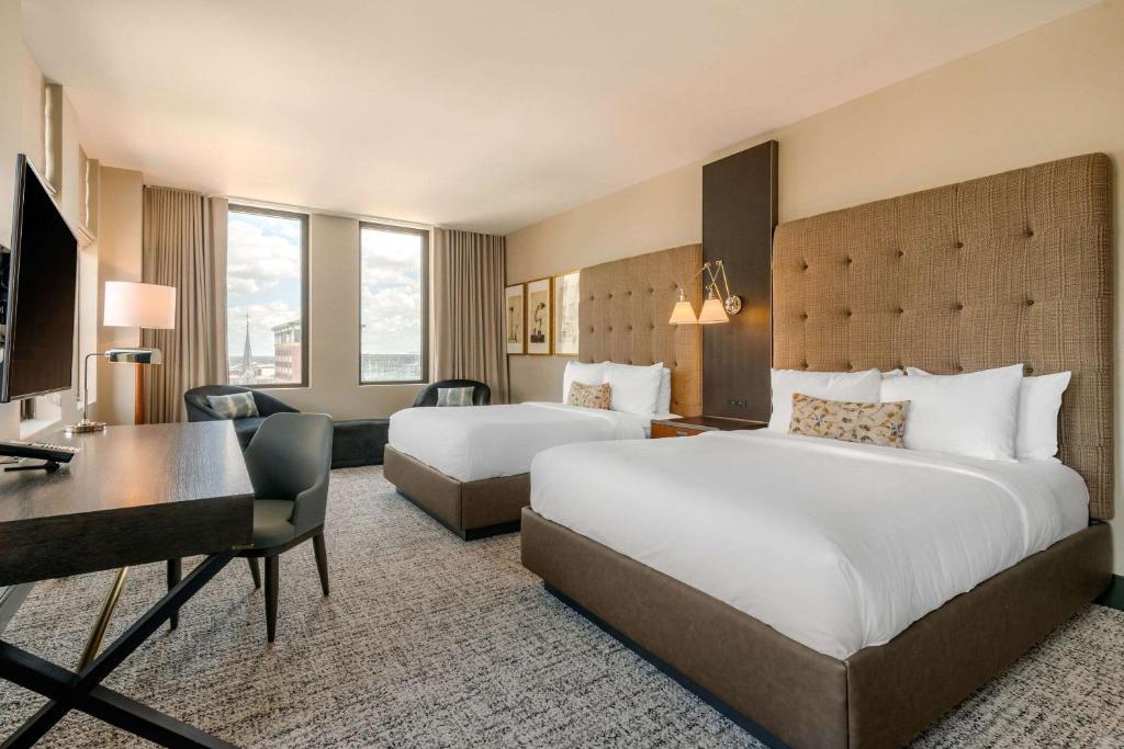 Postel nebo postele na pokoji v ubytování Cambria Hotel Houston Downtown Convention Center