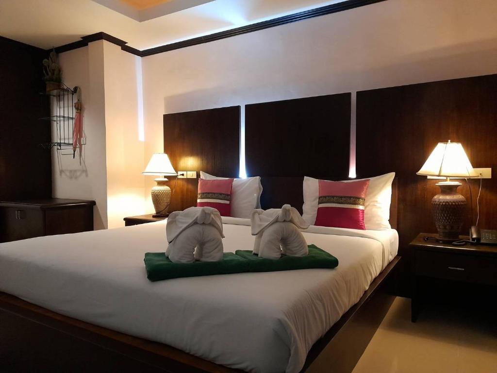 Postel nebo postele na pokoji v ubytování Khaolak Yama Resort - SHA Plus