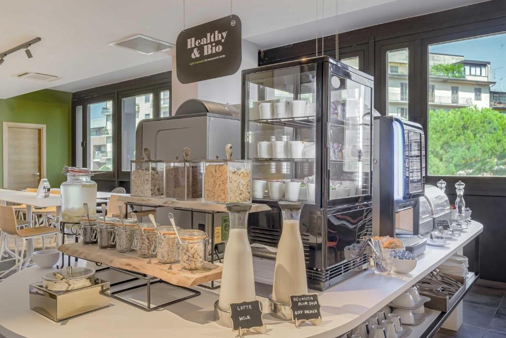 B&B HOTEL Prato City Centerにあるコーヒーまたはお茶