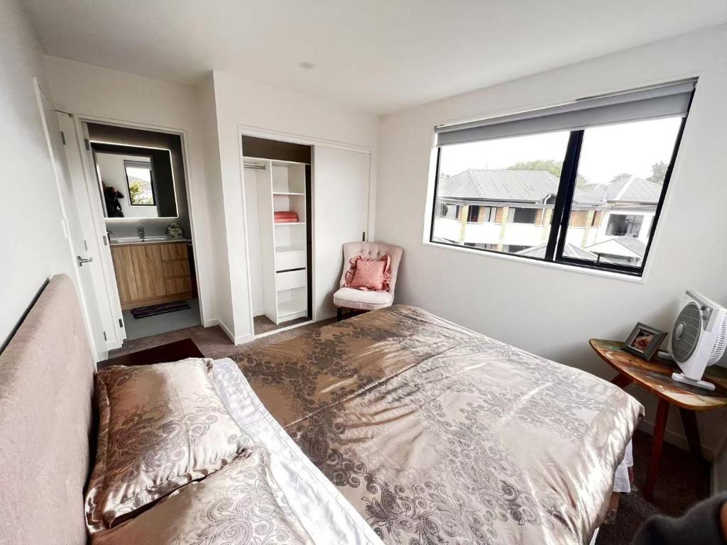 New town house room in Green lane - Resim 30