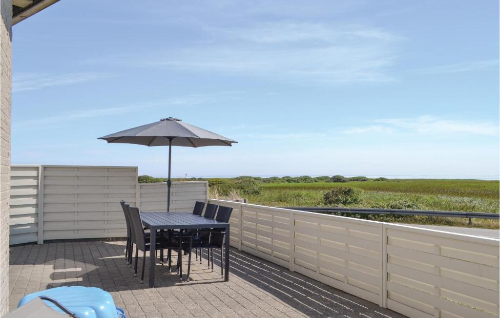 Balkón nebo terasa v ubytování Two-Bedroom Apartment In Hvide Sande