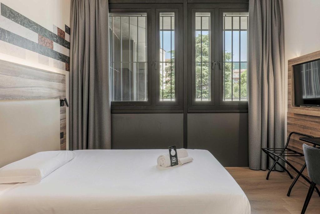 B&B HOTEL Prato City Centerにあるベッド