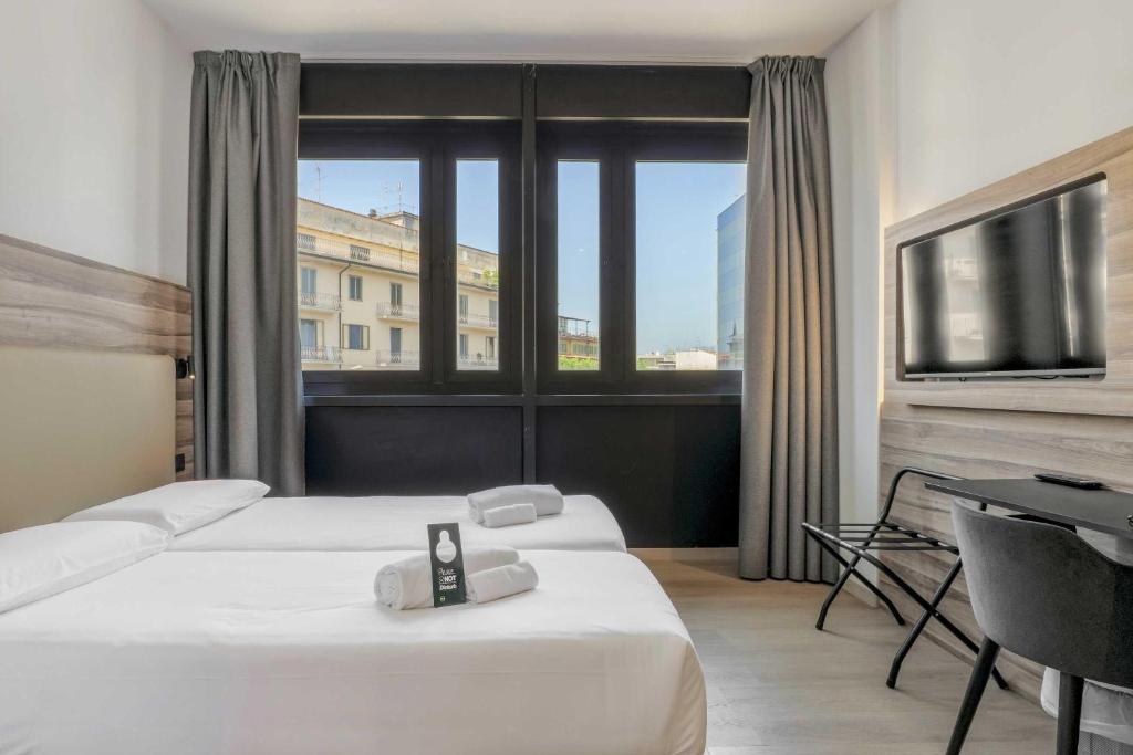 B&B HOTEL Prato City Centerにあるベッド