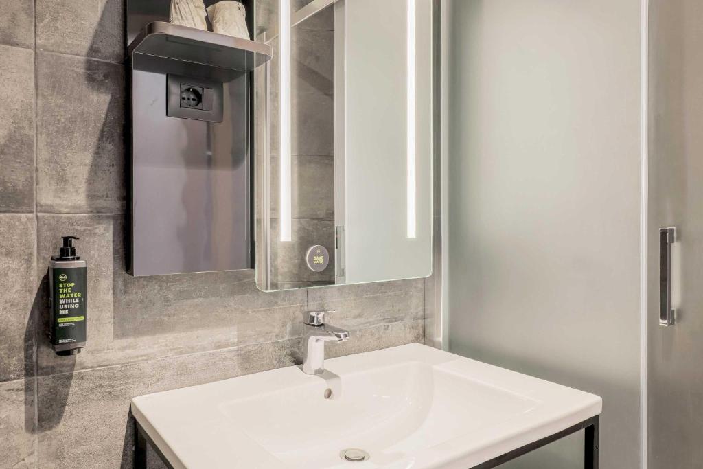 B&B HOTEL Prato City Centerにあるバスルーム