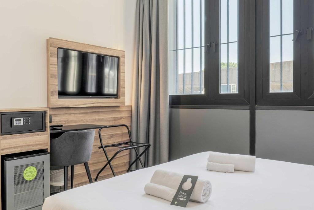 B&B HOTEL Prato City Centerにあるベッド
