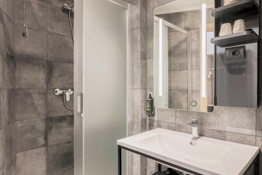 B&B HOTEL Prato City Centerにあるバスルーム