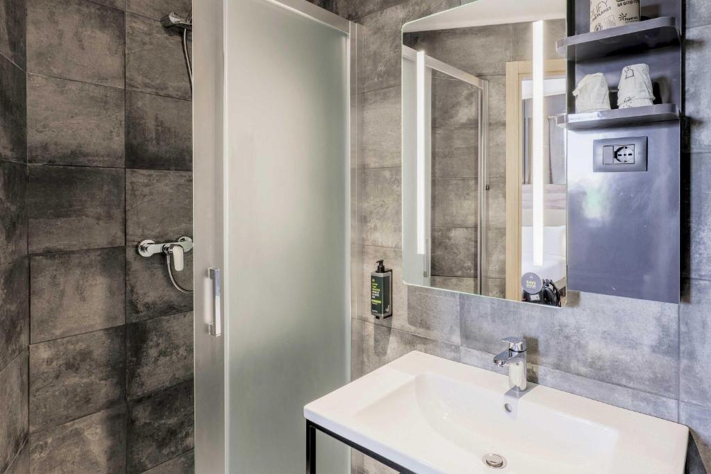 B&B HOTEL Prato City Centerにあるバスルーム
