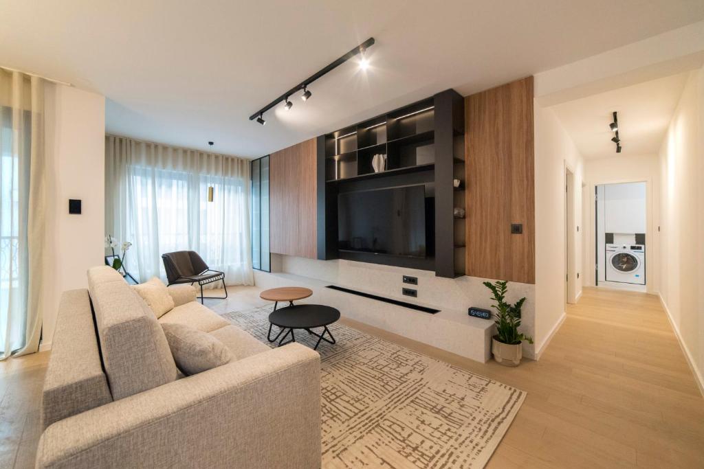 Optima Deluxe - Spacious 2BR - Private Garage