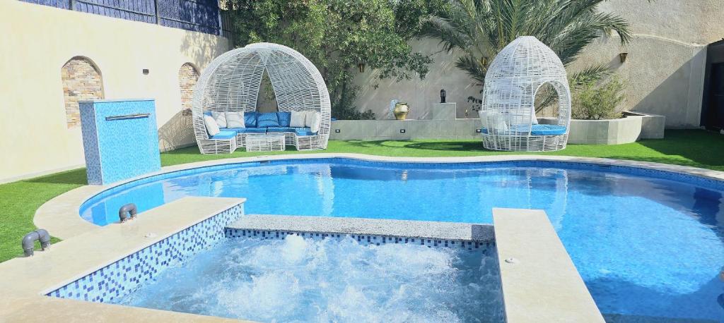 Bazén v ubytování Luxury Royal Blue Family Villa 8pers private pool nebo v jeho okolí