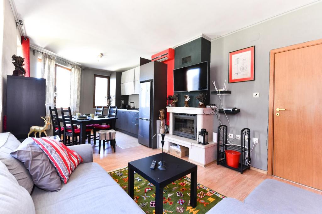 Gondola Flat Number 2 - Housity